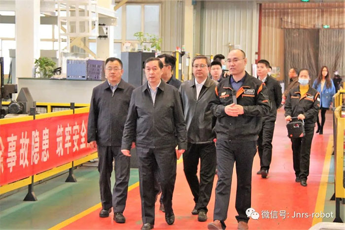 自治区党委常委、常务副主席张超超一行参观调研菠菜担保平台机器人