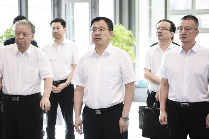 大事记 | 自治区党委常委、银川市委书记赵旭辉调研菠菜担保平台机器人装备智能化研发生产情况