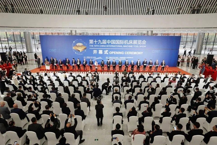 柔性智造 领航未来|菠菜担保平台机器人CIMT2025首日盛况直击！